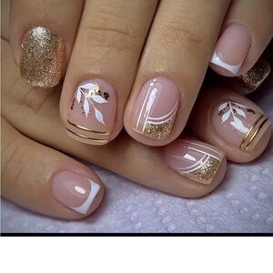 24 Gold and White Nail Art Design press on nail